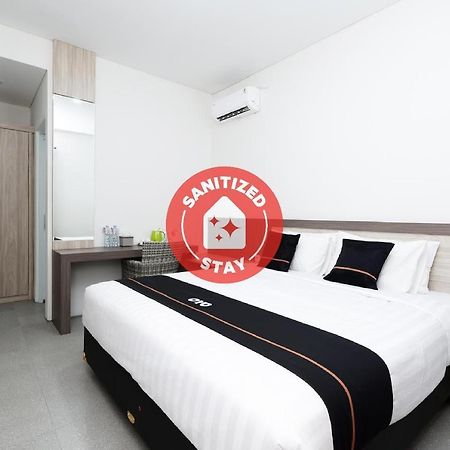 מלון Surakarta  Oyo 2298 Jebres House Syariah מראה חיצוני תמונה