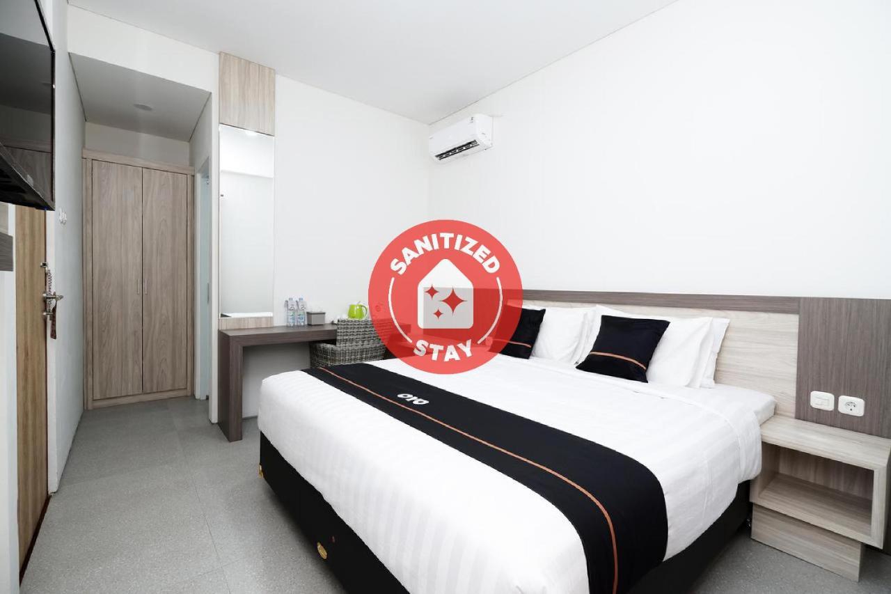 מלון Surakarta  Oyo 2298 Jebres House Syariah מראה חיצוני תמונה