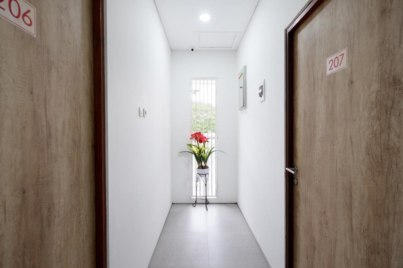 מלון Surakarta  Oyo 2298 Jebres House Syariah מראה חיצוני תמונה