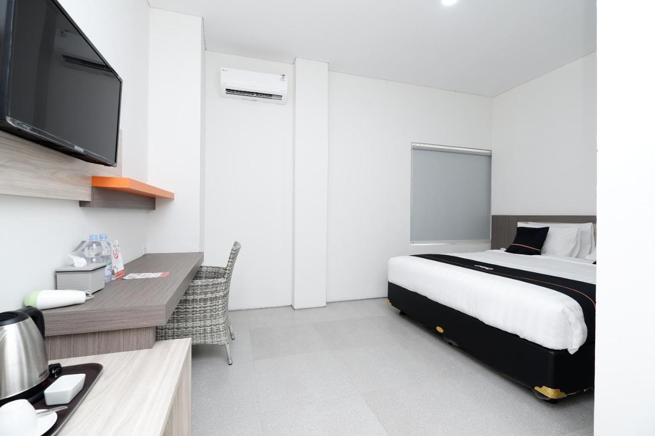 מלון Surakarta  Oyo 2298 Jebres House Syariah מראה חיצוני תמונה