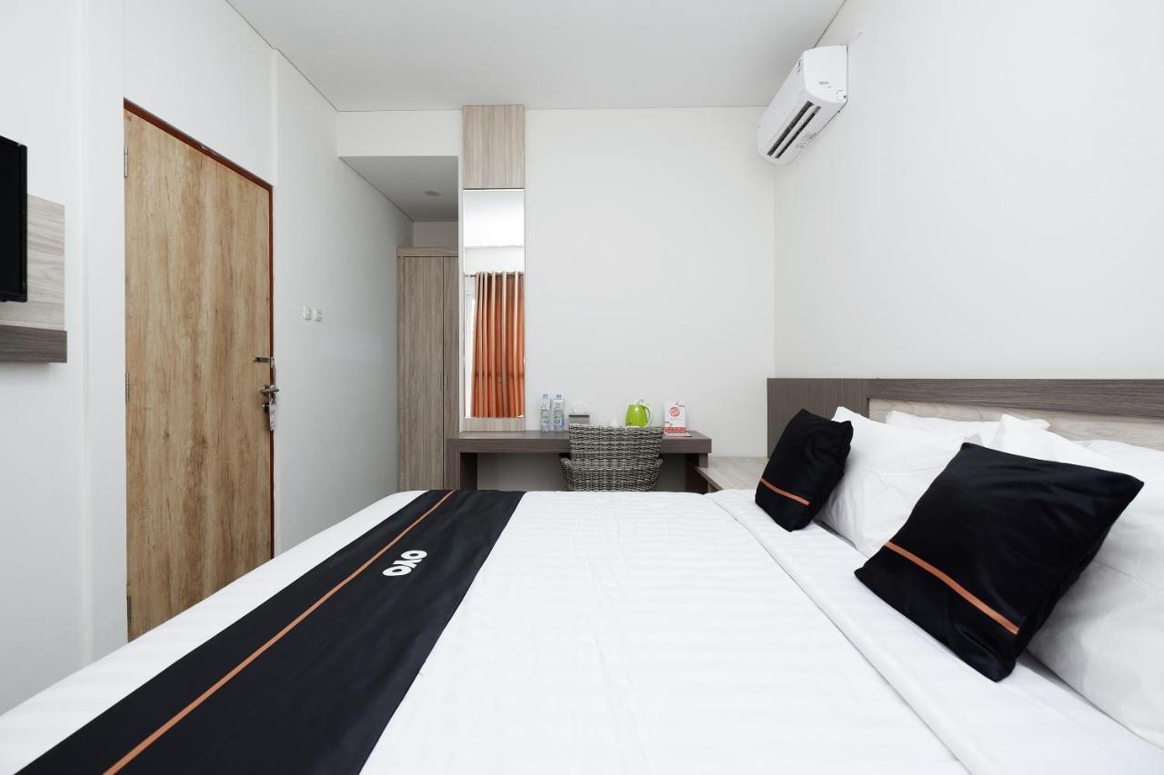 מלון Surakarta  Oyo 2298 Jebres House Syariah מראה חיצוני תמונה