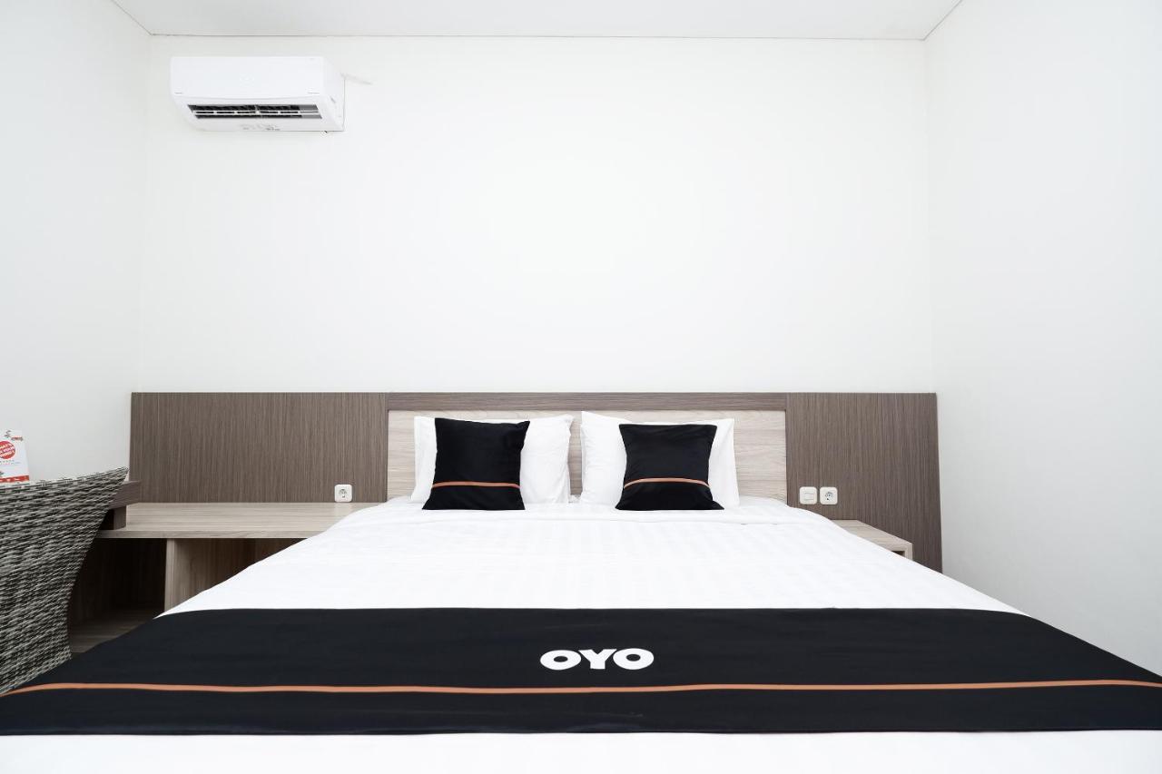 מלון Surakarta  Oyo 2298 Jebres House Syariah מראה חיצוני תמונה