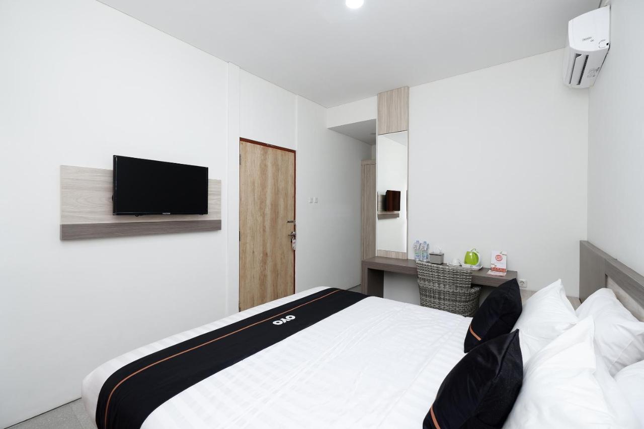 מלון Surakarta  Oyo 2298 Jebres House Syariah מראה חיצוני תמונה